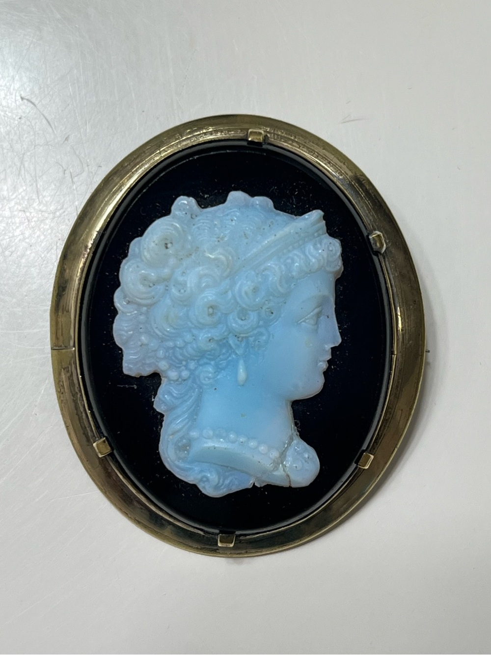 Vintage Opalescent Cameo on Onyx Base Brooch/ Pendant in Gold Frame
